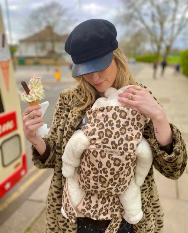 Laura Whitmore and her baby daughter